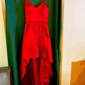 Junior’s hi/low v neck dress